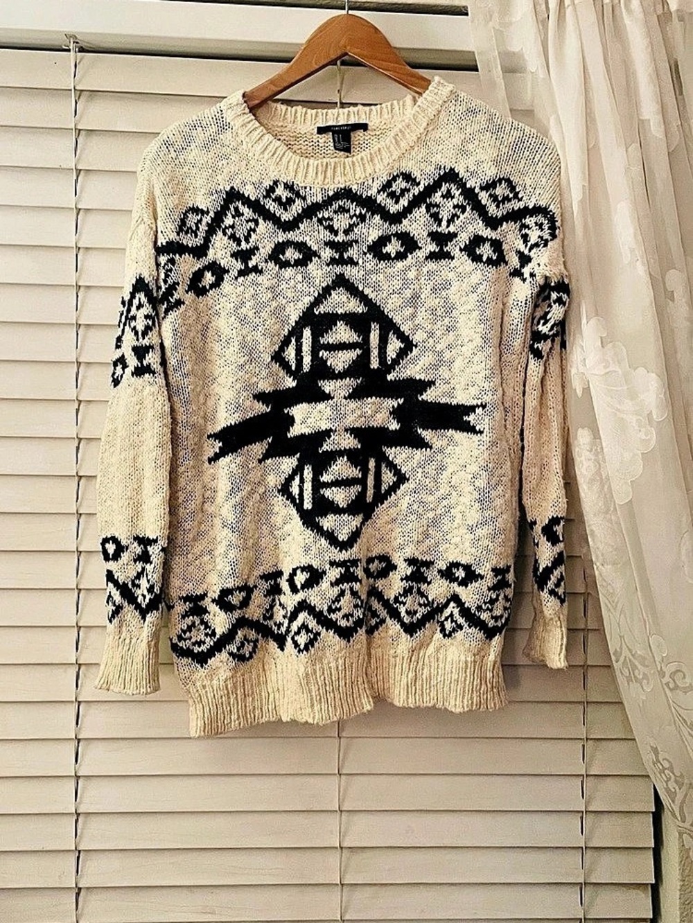 Forever 21 Geometric Knit Sweater in Cream & Black Size Medium